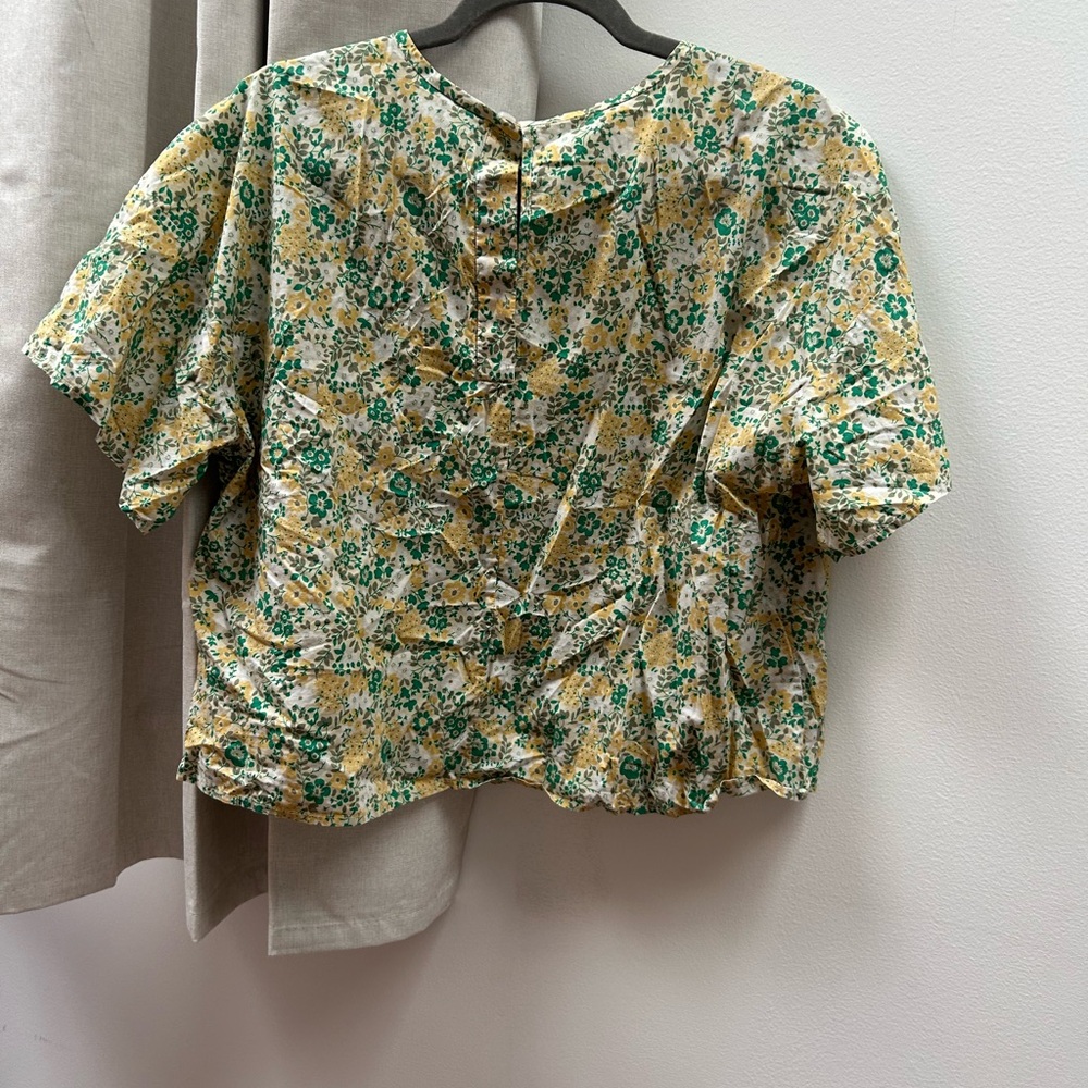 Everlane Floral Smocked Short-Sleeve Blouse - Picture 4 of 4